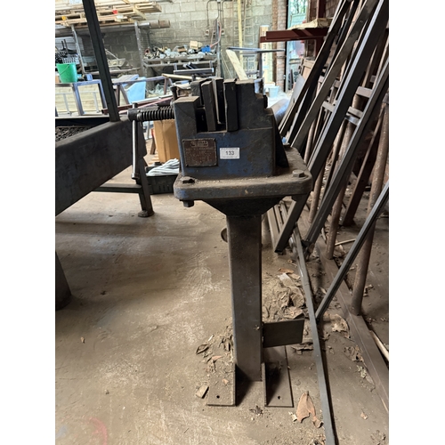 133 - AN ELLIOT SAMSON MODEL NO2 PEDESTAL METAL BENDER