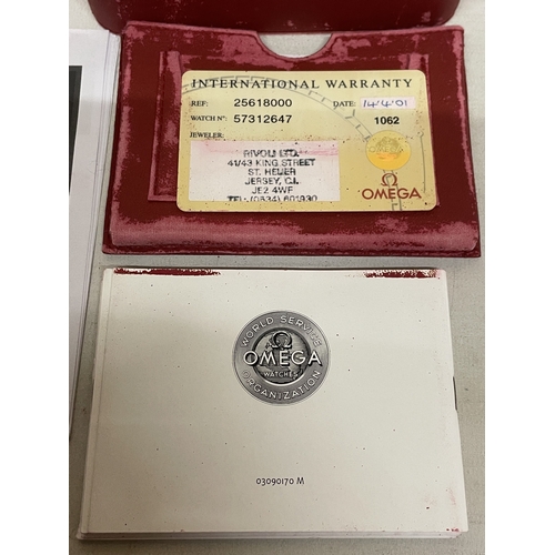 302 - A GENTLEMAN'S 2001 OMEGA SEAMASTER PROFESSIONAL 300M WRISTWATCH WITH ORIGINAL DISPLAY BOX, DOCUMENTS... 