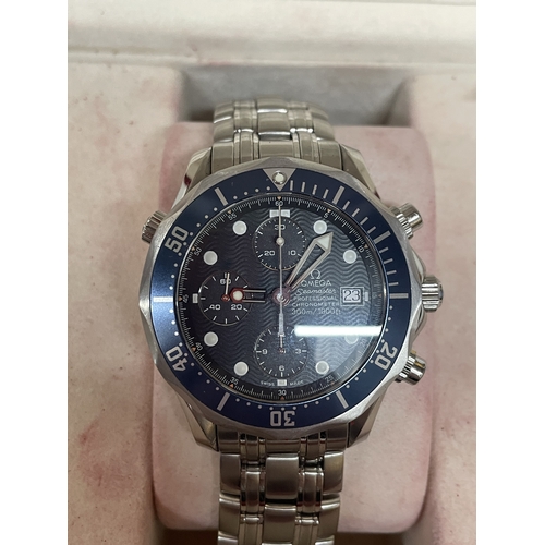 302 - A GENTLEMAN'S 2001 OMEGA SEAMASTER PROFESSIONAL 300M WRISTWATCH WITH ORIGINAL DISPLAY BOX, DOCUMENTS... 