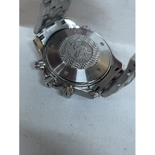 302 - A GENTLEMAN'S 2001 OMEGA SEAMASTER PROFESSIONAL 300M WRISTWATCH WITH ORIGINAL DISPLAY BOX, DOCUMENTS... 