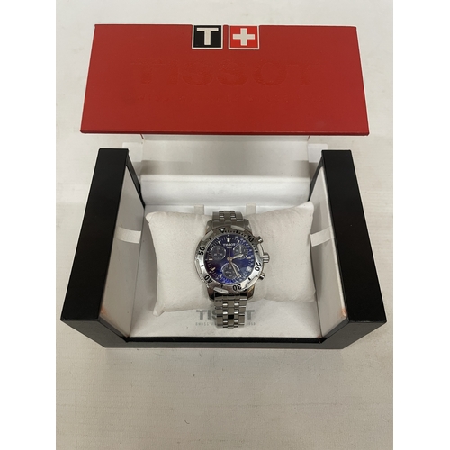 304 - A GENTLEMAN'S TISSOT 1853 200M CHRONOGRAPH WRISTWATCH WITH RED DISPLAY BOX. WORKING AT TIME OF CATAL... 
