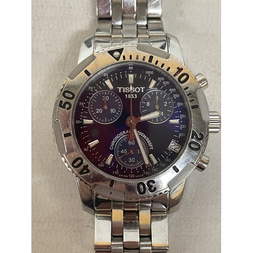 304 - A GENTLEMAN'S TISSOT 1853 200M CHRONOGRAPH WRISTWATCH WITH RED DISPLAY BOX. WORKING AT TIME OF CATAL... 