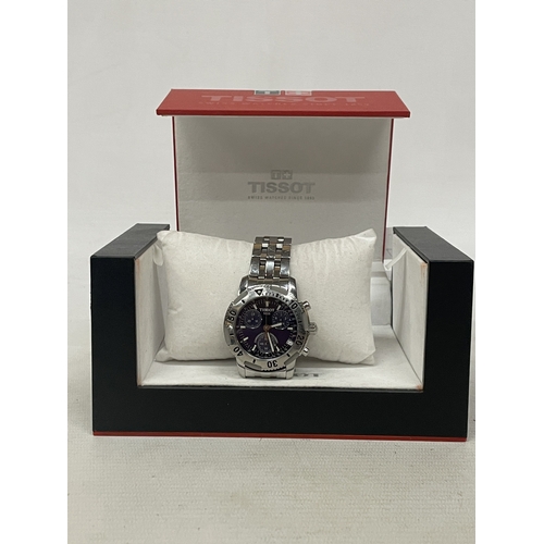 304 - A GENTLEMAN'S TISSOT 1853 200M CHRONOGRAPH WRISTWATCH WITH RED DISPLAY BOX. WORKING AT TIME OF CATAL... 