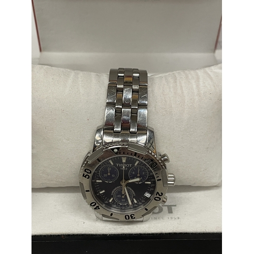 304 - A GENTLEMAN'S TISSOT 1853 200M CHRONOGRAPH WRISTWATCH WITH RED DISPLAY BOX. WORKING AT TIME OF CATAL... 
