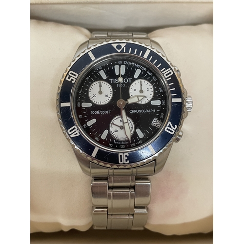 305 - A GENTLEMAN'S TISSOT 1853 100M CHRONOGRAPH WRISTWATCH WITH BLUE DISPLAY BOX. WORKING AT TIME OF CATA... 
