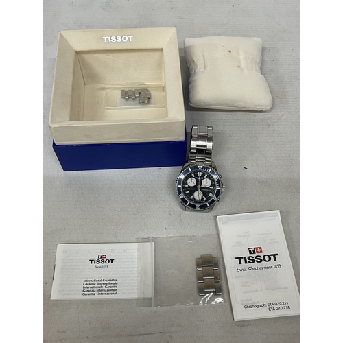 305 - A GENTLEMAN'S TISSOT 1853 100M CHRONOGRAPH WRISTWATCH WITH BLUE DISPLAY BOX. WORKING AT TIME OF CATA... 