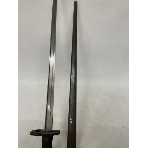 10 - AN ANTIQUE ST. ETIENNE FRENCH BAYONET DATED 1816