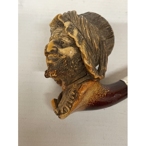 19 - A VINTAGE CARVED MEERSCHAUM SMOKING PIPE WITH THE BOWL CARVED AS A BEARDED MAN'S HEAD WITH AN AMBER ... 