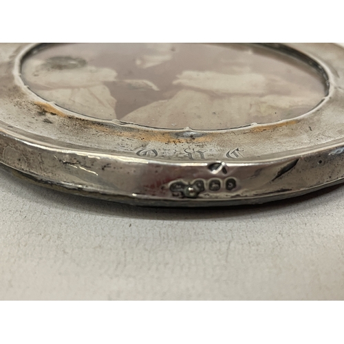 58 - A HALLMARKED BIRMINGHAM SILVER CIRCULAR PHOTO FRAME DIAMETER 12.5CM