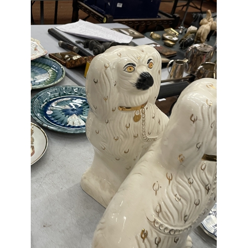109 - A LARGE PAIR OF BESWICK STAFFORDSHIRE STYLE DOGS, HEIGHT 34CM
