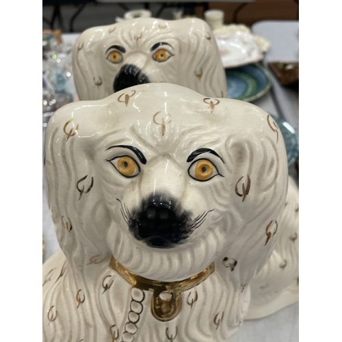 109 - A LARGE PAIR OF BESWICK STAFFORDSHIRE STYLE DOGS, HEIGHT 34CM