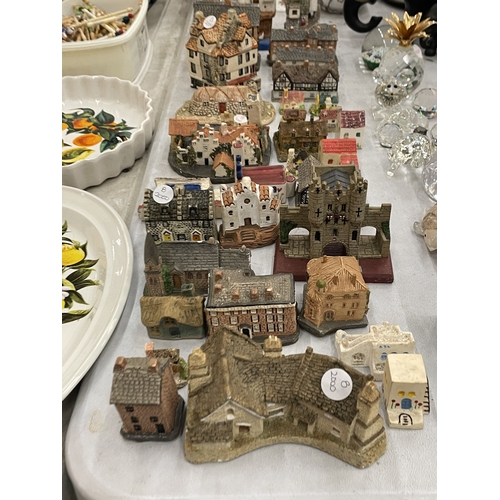 123 - A LARGE COLLECTION OF COTTAGES AND HOUSES TO INCLUDE, DAVID WINTER, REPLICAS OF KNUTSFORD PROPERTIES... 