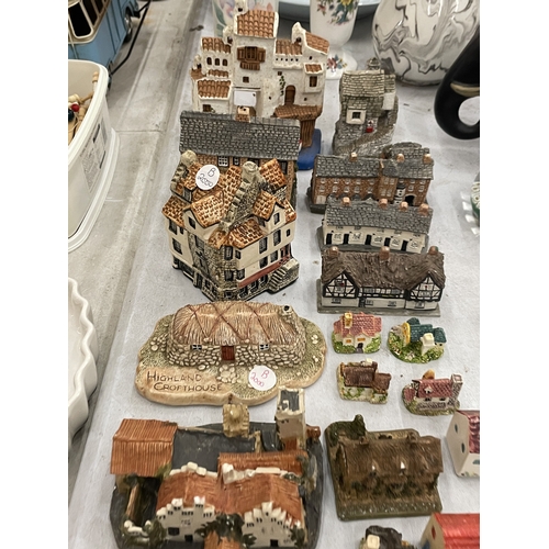 123 - A LARGE COLLECTION OF COTTAGES AND HOUSES TO INCLUDE, DAVID WINTER, REPLICAS OF KNUTSFORD PROPERTIES... 