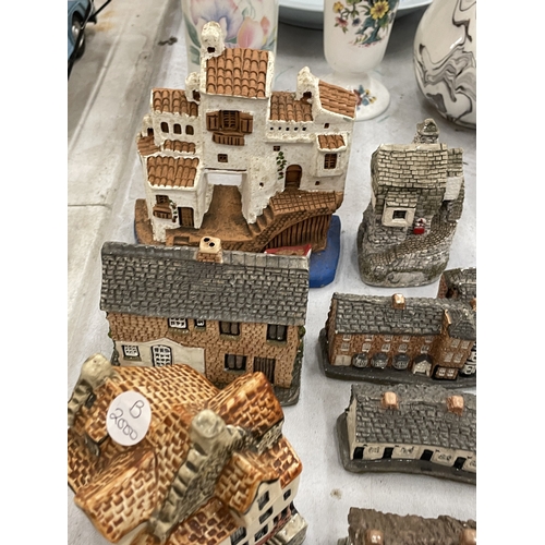 123 - A LARGE COLLECTION OF COTTAGES AND HOUSES TO INCLUDE, DAVID WINTER, REPLICAS OF KNUTSFORD PROPERTIES... 