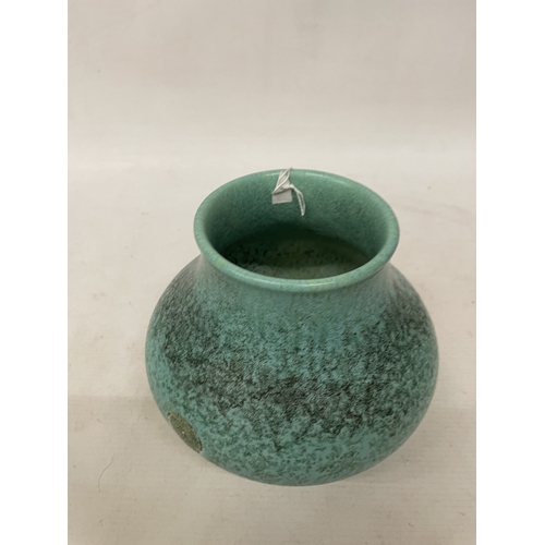 135 - A PILKINGTONS ROYAL LANCASTRIAN (E T RADFORD) MOTTLED GREEN VASE, HEIGHT 15CM
