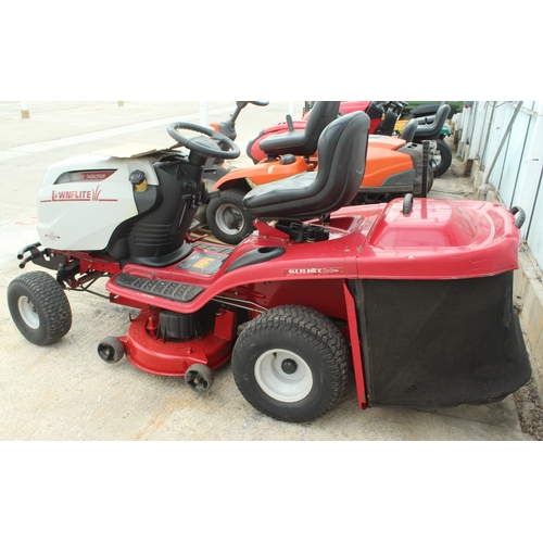 110 - A LAWNFLITE GLX92 RIDE ON MOWER, STARTS FIRST TIME IN WORKING ORDER KEY IN THE PAY OFFICE  NO VAT
