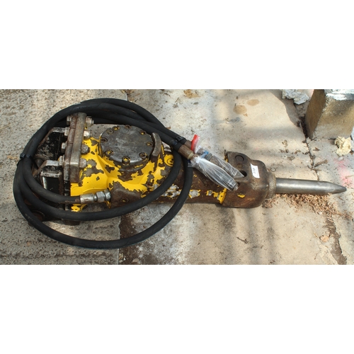 111 - AN ATCO COPCO SB102 MINI DIGGER BREAKER TO SUIT 1.5 TON MACHINE NO VAT