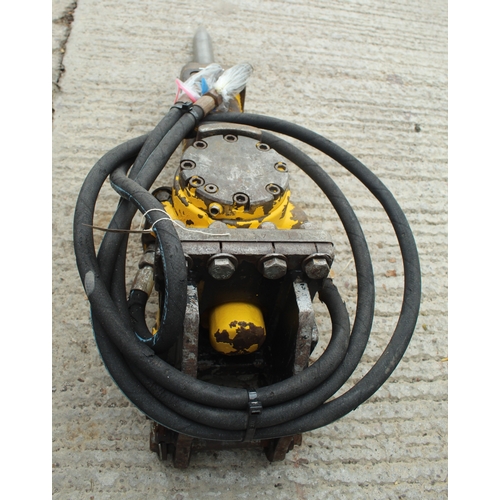 111 - AN ATCO COPCO SB102 MINI DIGGER BREAKER TO SUIT 1.5 TON MACHINE NO VAT