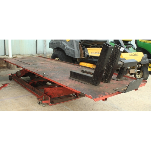 105 - AN AIR- OPERATED HYDRAULIC BENCH IN WORKING ORDER  NO VAT