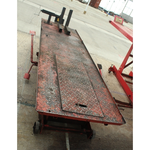105 - AN AIR- OPERATED HYDRAULIC BENCH IN WORKING ORDER  NO VAT