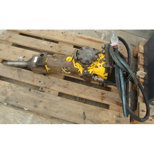 111 - AN ATCO COPCO SB102 MINI DIGGER BREAKER TO SUIT 1.5 TON MACHINE NO VAT