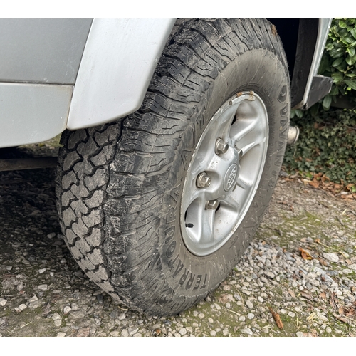 180 - A SILVER LAND ROVER DEFENDER 90 COUNTY TD5 4 X 4  DC05FJN FIRST REG 11/08/05 DIESEL MANUAL ONE OWNER... 