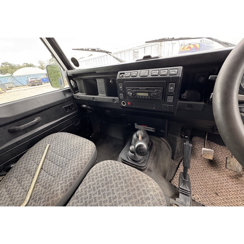 180 - A SILVER LAND ROVER DEFENDER 90 COUNTY TD5 4 X 4  DC05FJN FIRST REG 11/08/05 DIESEL MANUAL ONE OWNER... 
