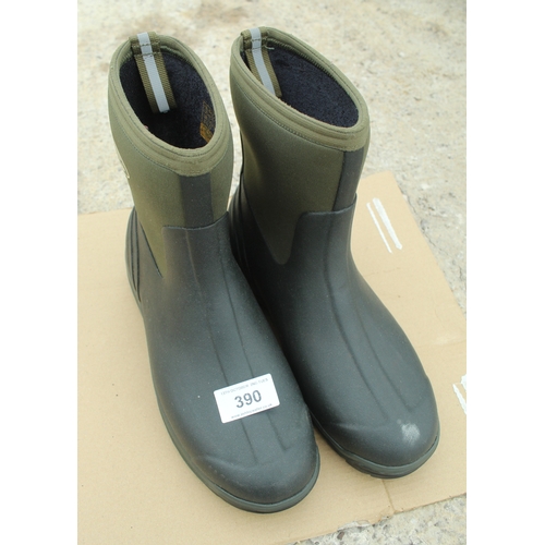 390 - A PAIR OF GRUBS MIDLINE THERMAL WATERPROOF BOOTS, AS NEW, SIZE 10  NO VAT