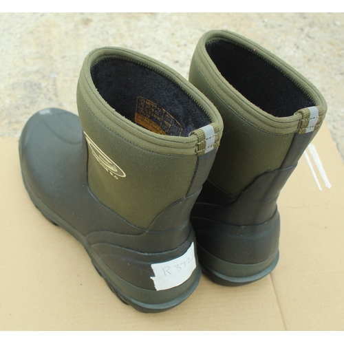 390 - A PAIR OF GRUBS MIDLINE THERMAL WATERPROOF BOOTS, AS NEW, SIZE 10  NO VAT