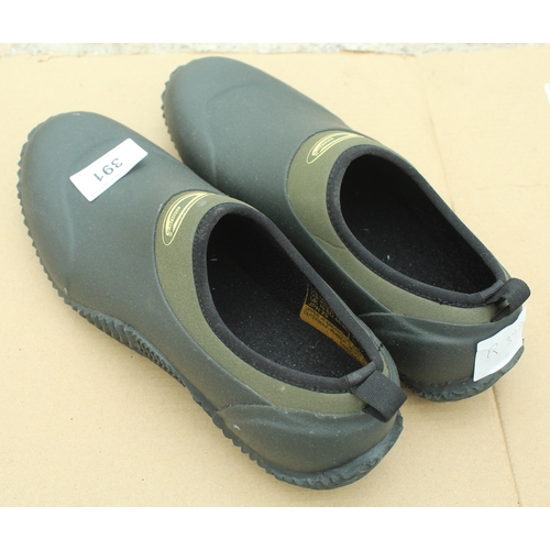 391 - A PAIR OF GRUBS WOODLINE WATERPROOF SHOES, AS NEW, SIZE 10  NO VAT