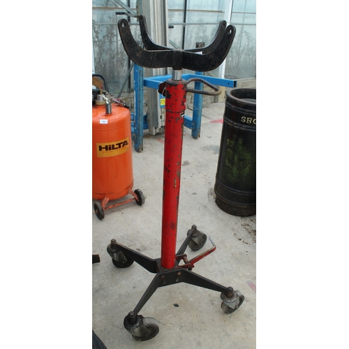 97 - AN ENGINE JACK  NO VAT