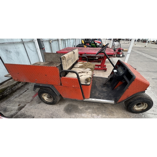 109 - A JACOBSON GOLF BUGGY DRIVEN INTO THE SHED IN GOOD ORDER + VAT