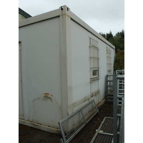 100 - A PORTABLE 20FT x 8FT OFFICE UNIT WITH TOILET FACILITIES TO ONE END AND WITH SOME OF THE OFFICE FURN... 