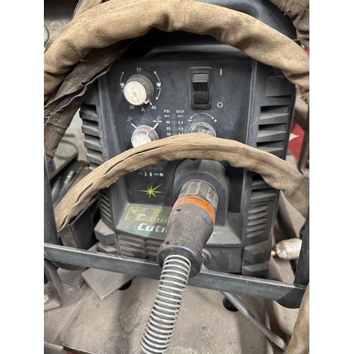 108 - A VICTOR THERMAL DYNAMICS 3 PHASE PLASMA CUTTER ON TROLLEY BASE GOOD WORKING ORDER WHILST ALL DESCRI... 