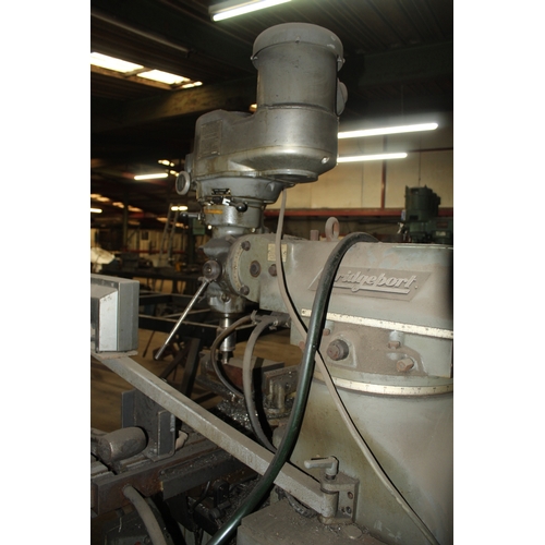 113 - A  3 PHASE BRIDGEPORT SERIES I MILLING MACHINE WORKING BUT THE CUTTING EDGE HAS SOME PLAY IN IT