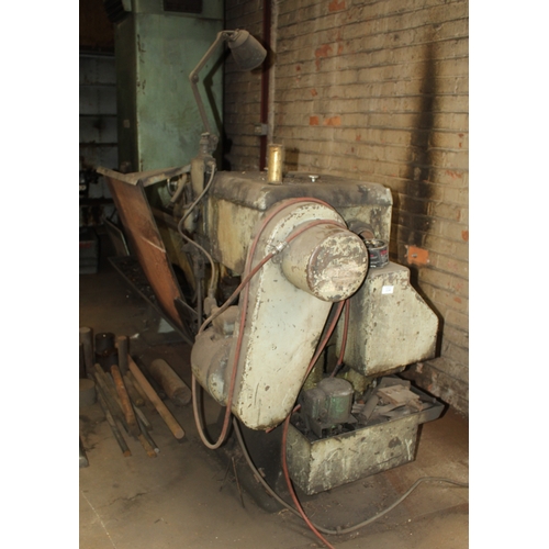 114 - A MITCHELL OF KEIGHLEY 3 PHASE METAL WORKING LATHE GOOD WORKING ORDER WHILST ALL DESCRIPTIONS ARE GI... 