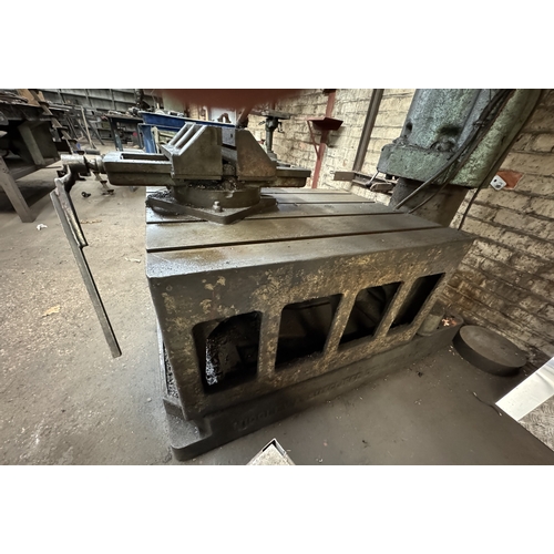 115 - A PARWELD XTM3535 MIG WELDER WITH TROLLEY BASE AND XTM WF100 WIRE FEED (3 PHASE) GOOD WORKING ORDER ... 
