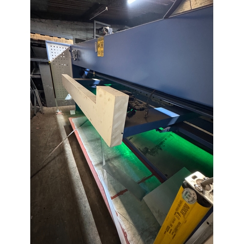 119 - AN EDWARDS PEARSON 3 PHASE METAL WORKING GUILLOTINE/ HYDRAULIC SHEARING MACHINE, CUTS 3.2M LONG,8MM ... 