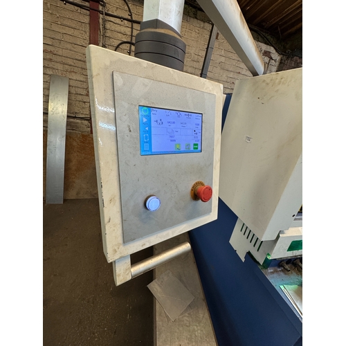 119 - AN EDWARDS PEARSON 3 PHASE METAL WORKING GUILLOTINE/ HYDRAULIC SHEARING MACHINE, CUTS 3.2M LONG,8MM ... 
