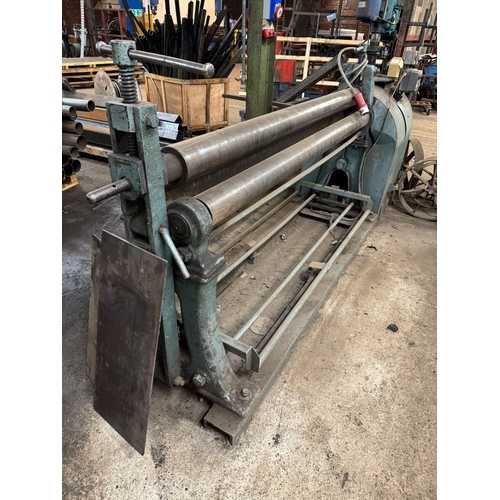 122 - A LARGE HEAVY DUTY 6FT 3 PHASE TRIPLE ROLLER METAL ROLLING MACHINE GOOD WORKING ORDER WHILST ALL DES... 