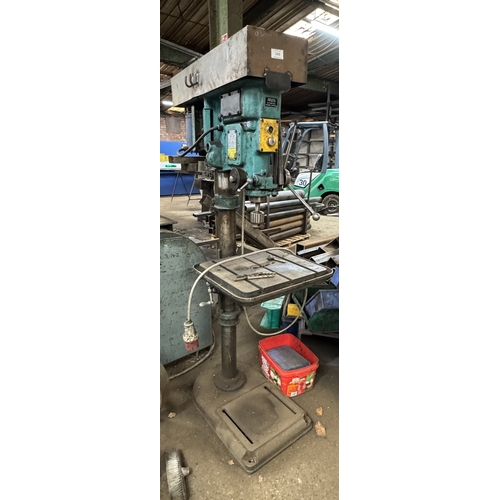 123 - AN UPRIGHT HEAVY DUTY F O'BRIAN AND CO LTD LOW SPEED PILLAR DRILL GOOD WORKING ORDER WHILST ALL DESC... 