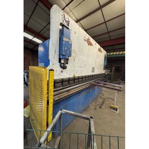 124 - A THREE PHASE 4M METAL HYDRAULIC 5MM CAPACITY HYDRAULIC PRESS BRAKE METAL FOLDING MACHINE GOOD WORKI... 