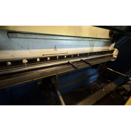 124 - A THREE PHASE 4M METAL HYDRAULIC 5MM CAPACITY HYDRAULIC PRESS BRAKE METAL FOLDING MACHINE GOOD WORKI... 