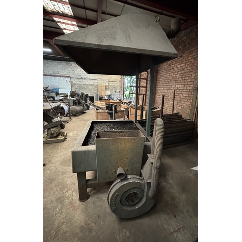 129 - A SCRATCH BUILT METAL WORKING FORGE BELIEVED WORKING BUT NO WARRANTY IS GIVEN