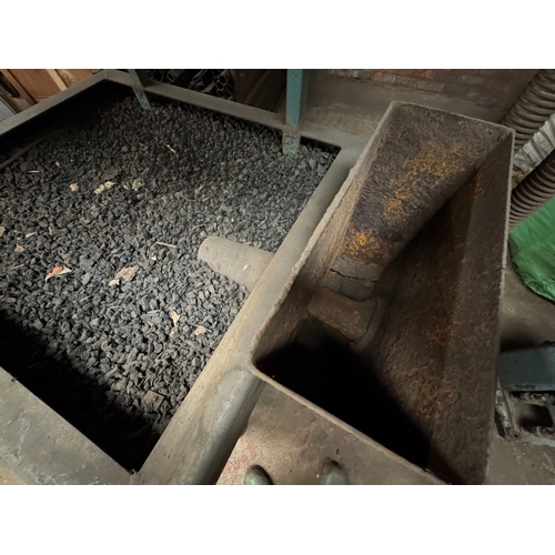 129 - A SCRATCH BUILT METAL WORKING FORGE BELIEVED WORKING BUT NO WARRANTY IS GIVEN