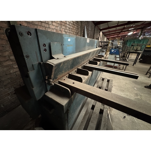 130 - A MID 1960'S KEETONA METAL WORKING GUILLOTINE, SOLD FOR SPARES AND REPAIRS