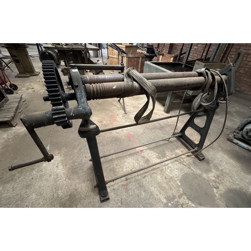 132 - A VINTAGE KEETONA MANUAL METAL WORKING TRIPLE ROLLER, BELIEVED WORKING BUT NO WARRANTY
