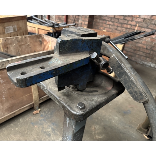 133 - AN ELLIOT SAMSON MODEL NO2 PEDESTAL METAL BENDER