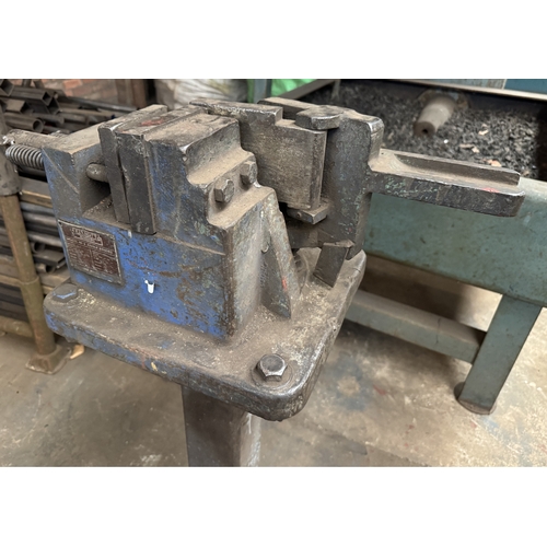 133 - AN ELLIOT SAMSON MODEL NO2 PEDESTAL METAL BENDER
