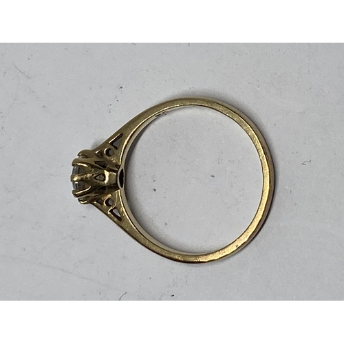A 9 CARAT GOLD RING WITH SOLITAIRE CUBIC ZIRCONIA SIZE J